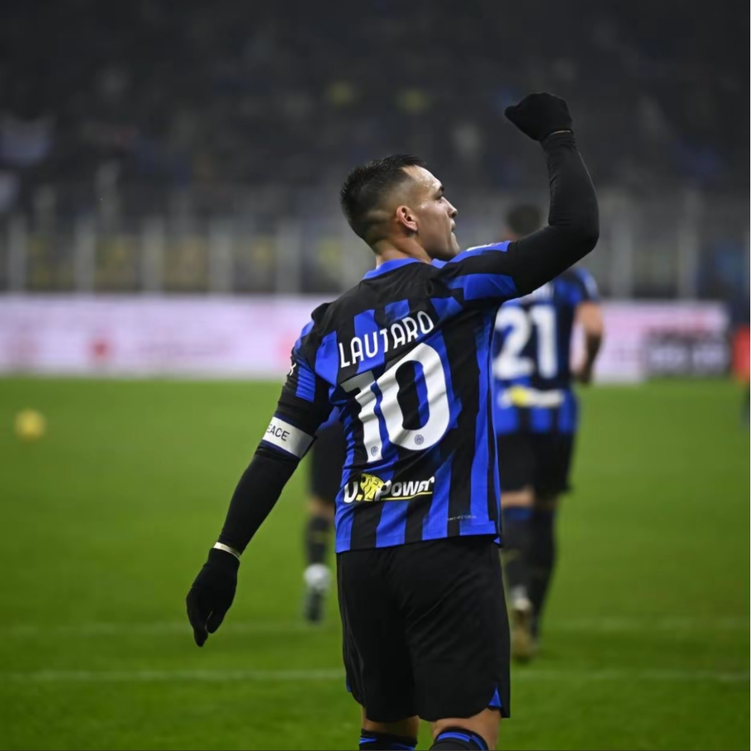 关于AC米兰迎欧超杯关键赛，冲刺阶段战术微调，气氛紧张，更衣室氛围转暖的信息